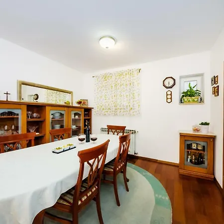 Apartment Mihael *